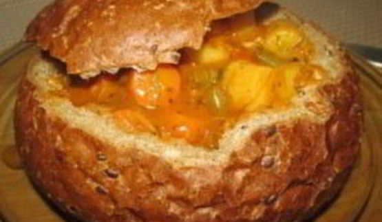 венгерский суп-гуляш в хлебе