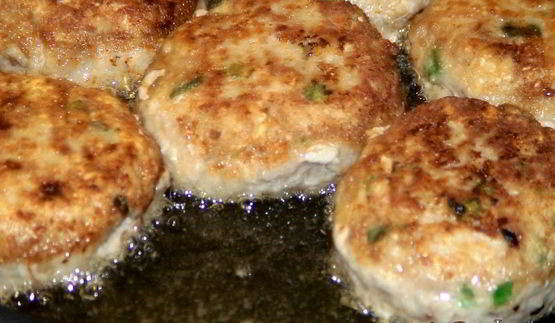 котлетки в азиатском стиле с салатом из рукколы