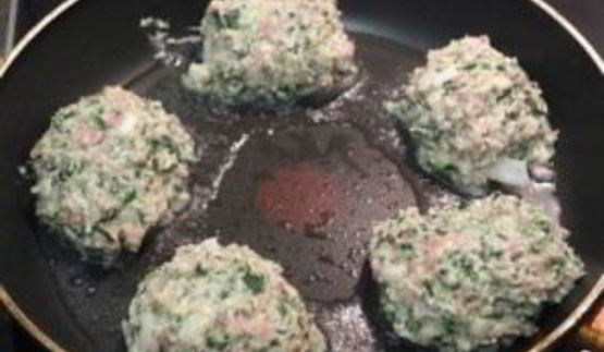 котлеты из фарша со шпинатом