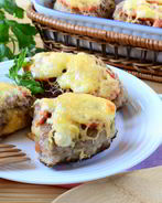 Котлеты под шубой с помидорами и сыром