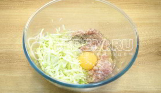 куриные котлеты с кабачком