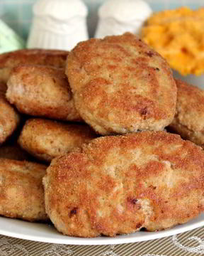 Мясные котлеты с лисичками и гречневыми хлопьями