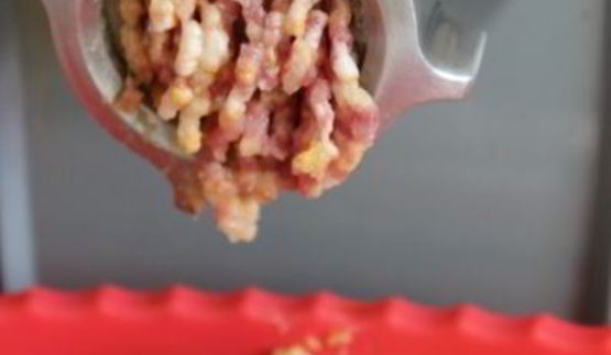 мясные котлеты с лисичками и гречневыми хлопьями