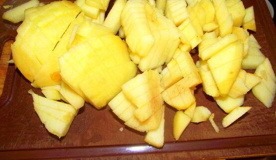 мясные котлеты с необычным подливом из яблока