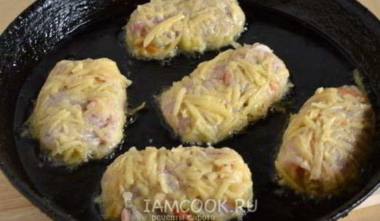свиные котлеты с начинкой и картофельной корочкой