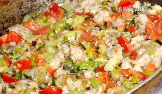 лапша с мясным соусом по-домашнему