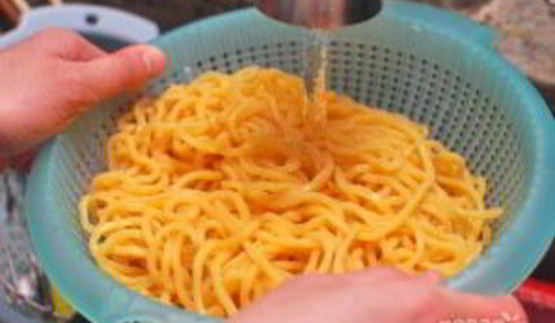 лапша с мясом и брокколи