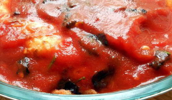 лазанья из ржаных блинчиков с курицей, томатами и базиликом