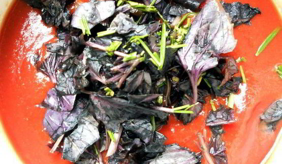 лазанья из ржаных блинчиков с курицей, томатами и базиликом