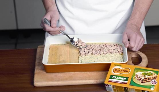 лазанья с индейкой и соусом песто