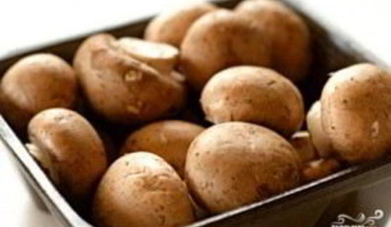 лазанья с курицей, грибами и шпинатом