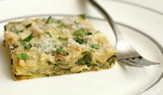 лазанья с курицей, грибами и шпинатом