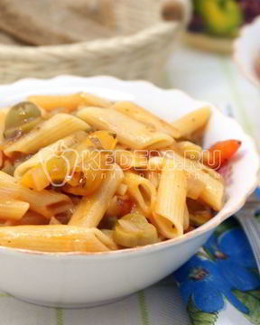 Макароны Перья с овощной подливой