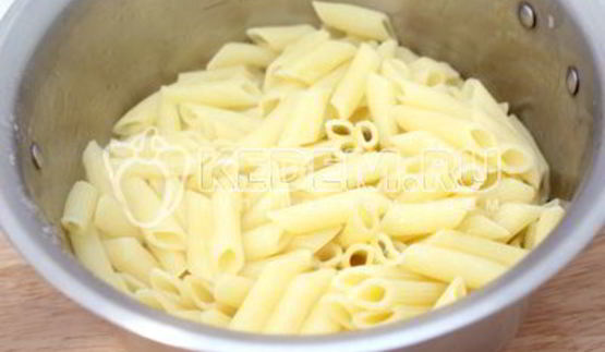 макароны перья с овощной подливой