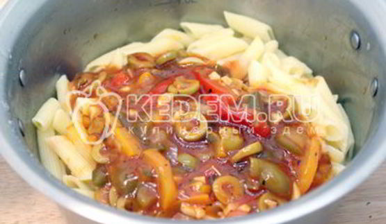 макароны перья с овощной подливой