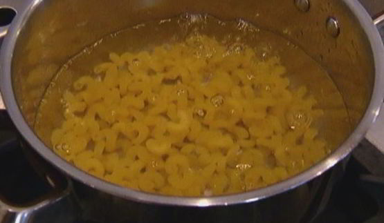 макароны с курицей и брокколи