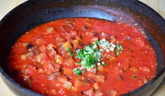 паста с баклажанами в томатном соусе