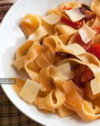 Паста с беконом и помидорами черри