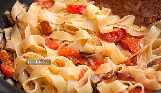 паста с беконом и помидорами черри
