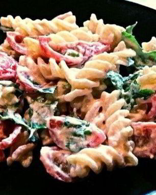 Паста с черри, рукколой и сливочным сыром