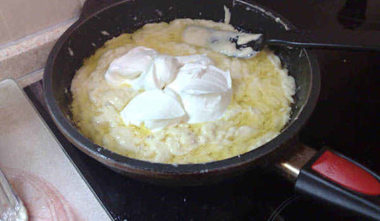 паста с консервированным лососем