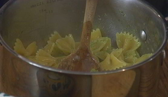 паста с копченой семгой и песто из каперсов