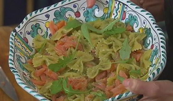 паста с копченой семгой и песто из каперсов