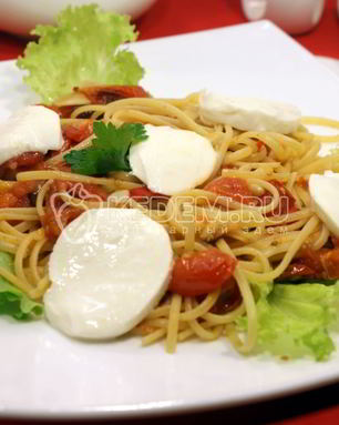 Паста с помидорами черри