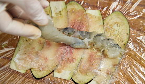 паста с роллом из дорадо и креветки