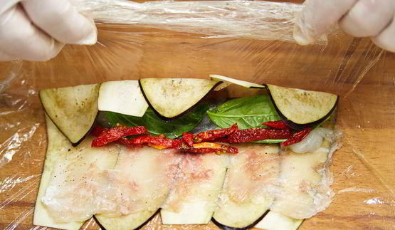 паста с роллом из дорадо и креветки