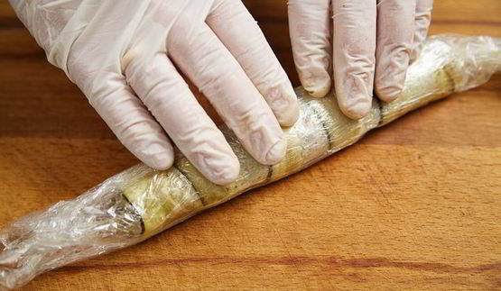 паста с роллом из дорадо и креветки