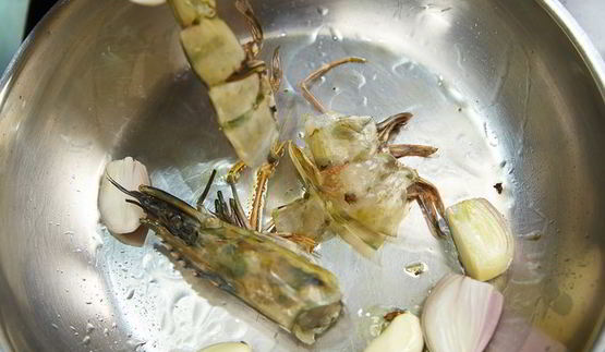 паста с роллом из дорадо и креветки