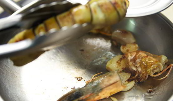 паста с роллом из дорадо и креветки