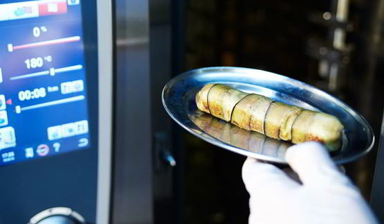 паста с роллом из дорадо и креветки