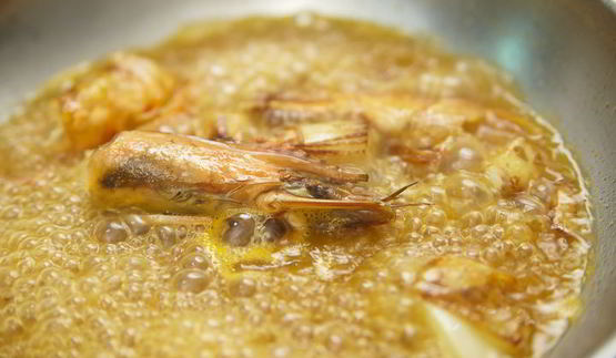 паста с роллом из дорадо и креветки