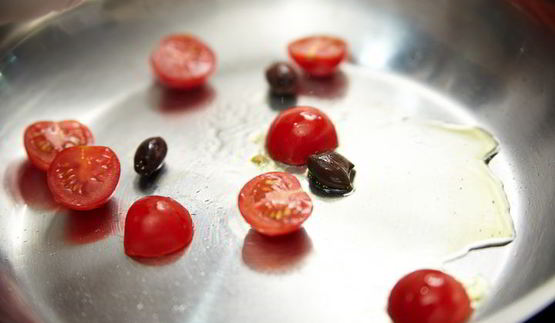 паста с роллом из дорадо и креветки