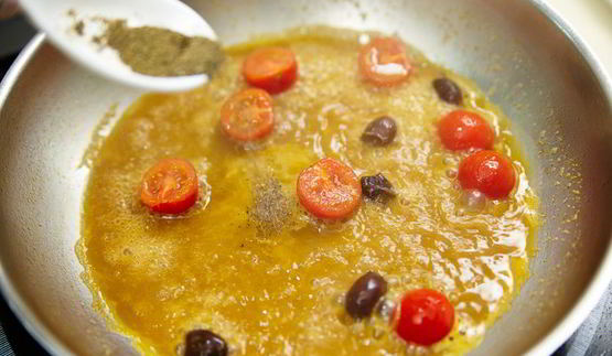 паста с роллом из дорадо и креветки