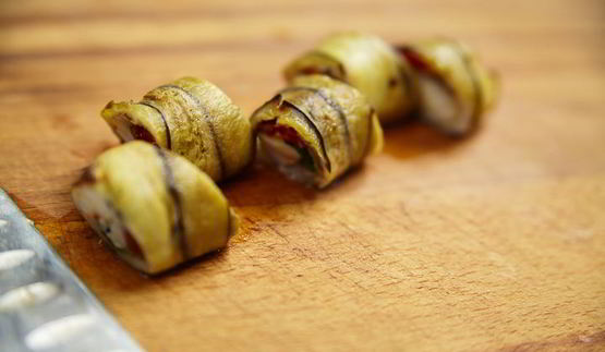 паста с роллом из дорадо и креветки