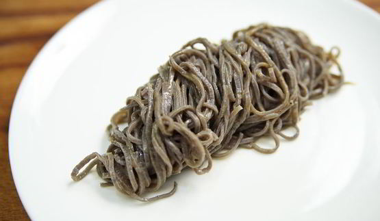 паста с роллом из дорадо и креветки