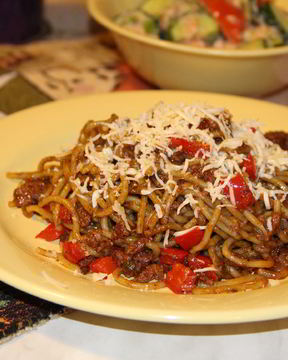 Паста с тушенкой и болгарским перцем