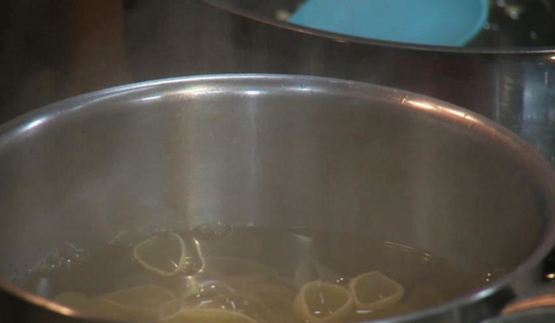 сицилийская паста с консервированной скумбрией и сухариками