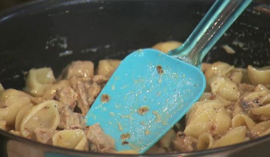 сицилийская паста с консервированной скумбрией и сухариками