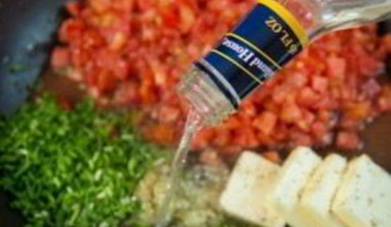 спагетти с креветками в сливочно-томатном соусе