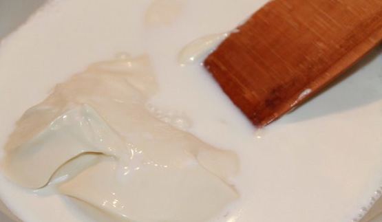 спагетти с морепродуктами под сырно-сливочным соусом