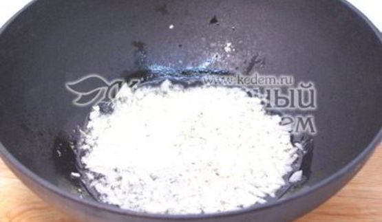 спагетти с овощами и сосисками