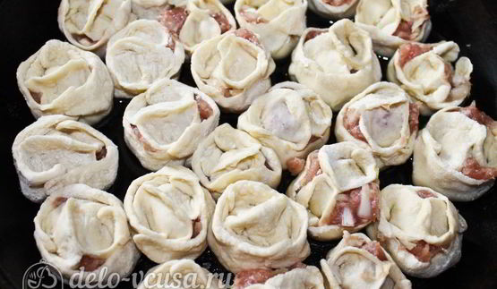 манты на сковороде