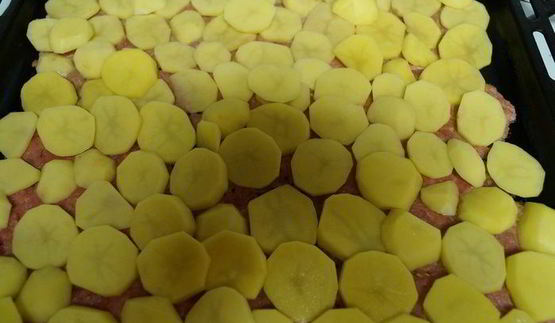 мясо по-французски с грибами и помидорами