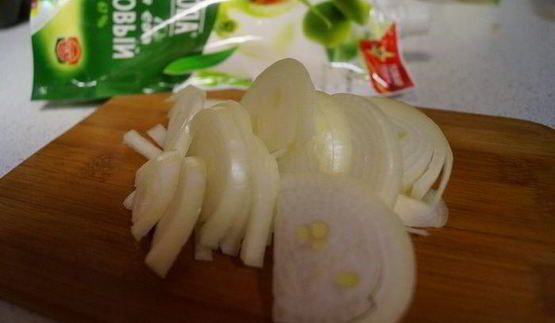 мясо по-французски с грибами и помидорами