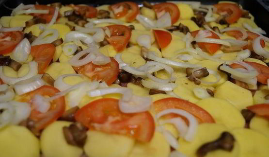 мясо по-французски с грибами и помидорами