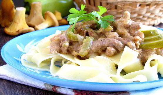 бефстроганов с грибами и сладким перцем